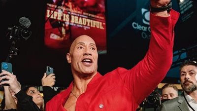 ذا روك يتغنى في حب مدينة نيويورك وسط جمهوره احتفالا بإطلاق فيلمه الجديد Black Adam