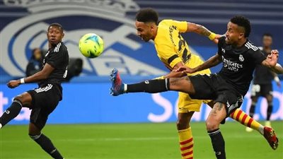 كيف كان تشكيل برشلونة وريال مدريد في آخر كلاسيكو بينهما؟ 