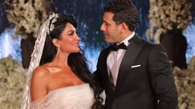 أول رد من سالي عبد السلام على منتقديها بسبب ظهورها في العمرة بطلاء أظافر 