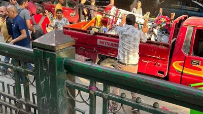 كلاكيت تاني مرة.. إزالة الباعة الجائلين بمنطقة الوكالة في وسط البلد | صور 