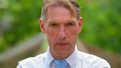 طلب من مريضة مسلمة خلع نقابها.. بريطانيا توقف طبيبا عن العمل لمدة 9 أشهر