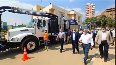 شركة الصرف الصحي بالجيزة تنشر معداتها تحسبًا لسقوط أمطار 