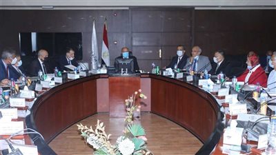 إدراج الاستثمار والتطوير العقاري والصناعي ضمن أنشطة القابضة للطرق والكباري