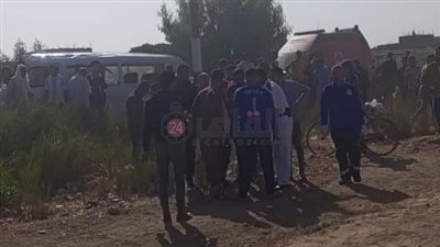 مصرع 3 أشخاص وإصابة 13 آخرين في تصادم سيارتين بالمنيا