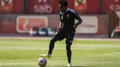 بعد تعافيه من الإصابة.. بيرسي تاو يشارك في ودية الأهلي أمام فريق الشباب