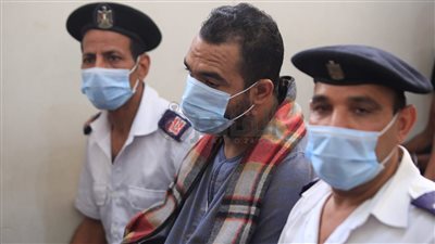 وصول عريس الإسماعيلية المتهم بالاعتداء على زوجته لجلسة النطق بالحكم