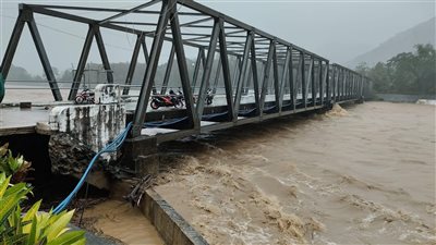 إجلاء 1000 شخص.. إعصار قوي يغرق القرى والأراضي الزراعية في شمال الفلبين │ صور