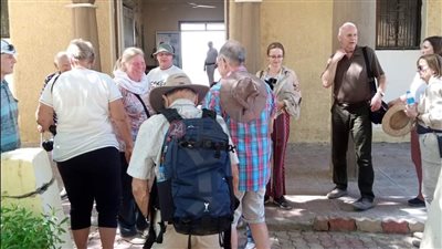 وفود سياحية متعددة الجنسيات تزور المناطق الأثرية بالمنيا