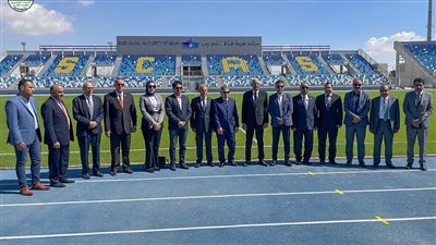 اتحاد الكرة يزور ستاد هيئة قناة السويس ويشيد بمستواه العالمي | صور