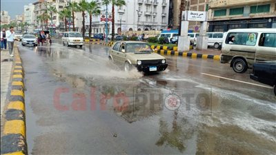 أمطار غزيرة تضرب الإسكندرية بالتزامن مع تحذيرات الأرصاد الجوية | بث مباشر