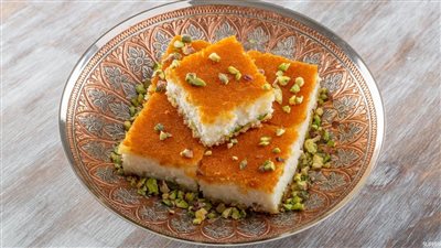 طريقة البسبوسة العادية بالقشطة.. سهلة ولذيذة