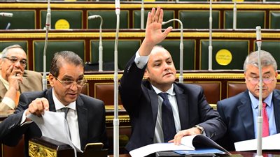 وزير التجارة والصناعة يشارك في نقاشات البرلمان حول الأعلى لصناعة السيارات