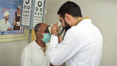 فحص 952 مواطنًا بـ حلايب وشلاتين في قافلة لجامعة عين شمس.. وتحويل 35 حالة للعلاج بالقاهرة 