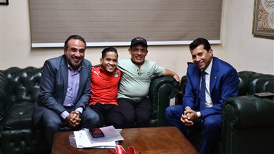 وزير الرياضة يبحث استعدادات مشاركة منتخب قصار القامة ببطولة أوروبا