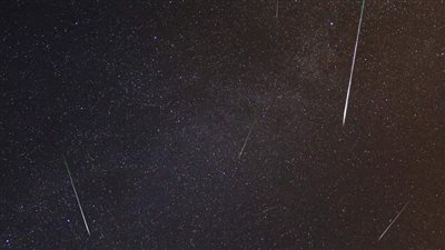 أستاذ فلك: زخة شهب الجباريات يمكن تصويرها طول ليل الجمعة