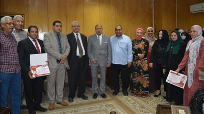  نائب رئيس جامعة الأزهر للوجه القبلي يكرم حفظة القرآن الكريم على مستوى الكليات