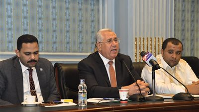 وزير الزراعة لـ النواب: تنسيق أسبوعي بين الوزارة والبنك المركزي واتحاد الدواجن لمنع تصاعد أزمة الأعلاف