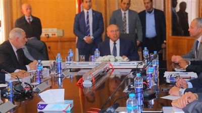 وزير النقل يستعرض تفاصيل تشغيل قطار تالجو مع مديري السكة الحديد 