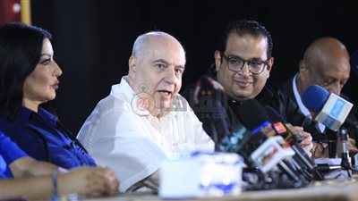 أحمد الإبياري عن وجود عرضين لبديعة مصابني في نفس الوقت: الرقابة موافقة