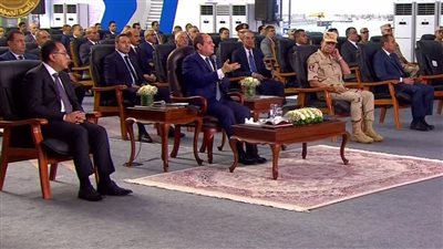 السيسي عن المشروعات القومية: ما عندناش وقت أو فرصة نضيعها