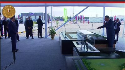 السيسي يتفقد مجمع مصانع الشركة المصرية للرمال السوداء بمدينة البرلس