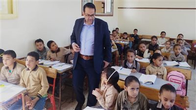 وكيل تعليم الغربية يُوجه بحل كثافات الفصول والالتزام بالزي المدرسي