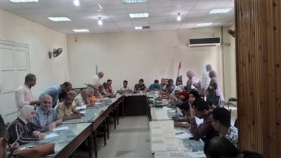 محافظ الإسكندرية: محو أمية 67 عاملًا بالخدمات المعاونة بحي الجمرك والعامرية أول