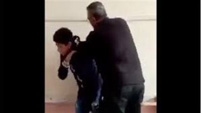 كسر مناخيره.. معلم يتعدى على طالب بالمحلة | تحقيقات 