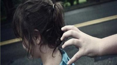 التحقيق مع سيدة للاشتباه في خطفها طفلة بالجيزة