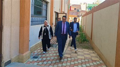 وكيل تعليم الغربية يتابع مدارس طنطا.. ويوجه بتوفير المطهرات والاهتمام بالإجراءات الاحترازية