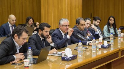 جلسات نقاشية بين اقتصادية قناة السويس وميرسك حول مشروعات الوقود الأخضر