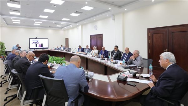 اجتماع وزير التعليم