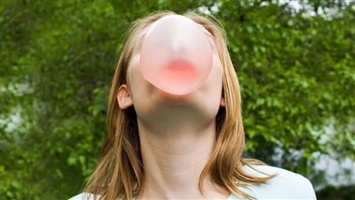 ماهي الفوائد الصحية لمضغ العلكة؟ تعرف عليها