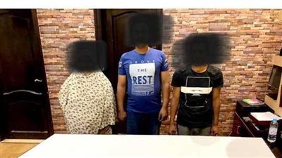 بسبب فيديوهات خليعة.. سيدة وأسرتها يقتلون سائقا بالقطامية | بث مباشر