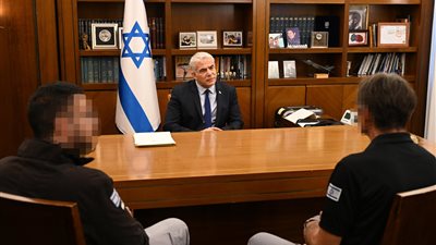 أثار رعب سلطات الاحتلال لعدة أيام.. رئيس وزراء إسرائيل يكرم قتلة الشهيد عدي التميمي