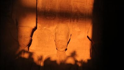 لمدة 25 دقيقة.. طريقة تعامد الشمس على معبد أبو سمبل بأسوان 