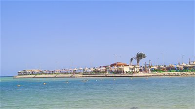 استقرار حالة الطقس برأس غارب بعد ليلة من الأمطار الغزيرة والثلوج.. ونشاط للرياح بالغردقة | صور