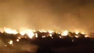 الحماية المدينة تحاول السيطرة علي حريق نشب بقش أرز بالدقهلية 