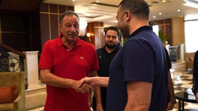 الخطيب يزور بعثة يد الأهلي المشاركة في مونديال الأندية بالسعودية