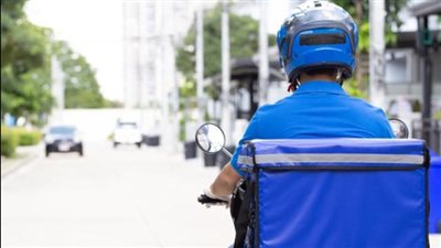 أول تعليق من عامل الدليفري المفصول بسبب كلمة العفو: الشركة تطالبني بوصل أمانة