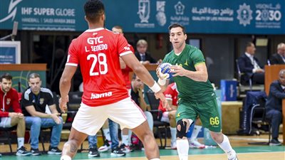 بقيادة الأحمر وقداح وهنداوي.. الخليج يفوز على بنفيكا في بطولة سوبر جلوب لكرة اليد