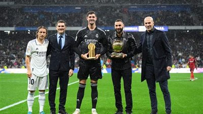 بمشاركة زيدان وكاسياس.. تكريم خاص لـ بنزيما وكوروتوا من ريال مدريد بعد الكرة الذهبية
