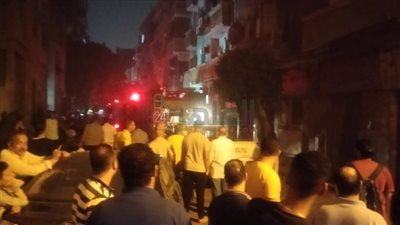 4 سيارات إطفاء للسيطرة على حريق 3 شقق سكنية بشبرا | صور