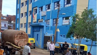 رفع مياه الأمطار بقرى ومدن كفر الشيخ.. وتشكيل غرفة عمليات لمتابعة حالة الطقس │صور