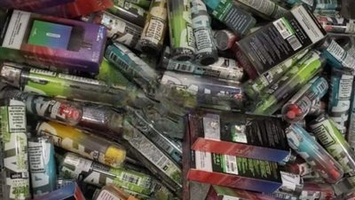 جمارك مطار القاهرة تضبط محاولة تهريب عدد من السجائر الإلكترونية 