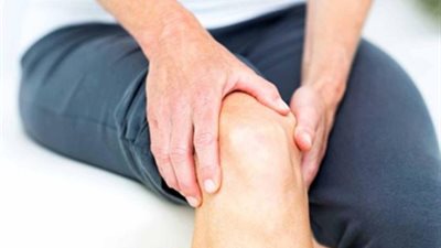 في اليوم العالمي للروماتيزم.. اعرف أعراضه وأنواعه وطرق تخفيف الألم