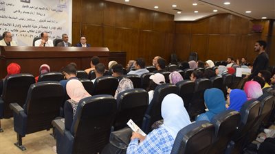 رئيس جامعة حلوان لأعضاء اتحاد الطلاب: الأنشطة الطلابية سبيل لبناء قائد وطلباتكم مجابة