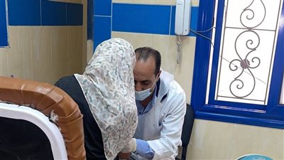 الساعة بـ 80 جنيها للاستشاري و35 للتمريض.. مصدر بالتأمين الصحي يكشف أجر العاملين بالعيادات المسائية 