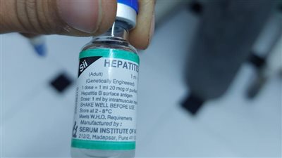 غير مصرح بتداولها.. ضبط 100 عبوة من لقاح التهاب الكبد الفيروسي B بسوهاج | صور