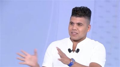 وصول عمر كمال إلى نقابة المهن الموسيقية بعد إيقافه عن الغناء للتحقيق معه